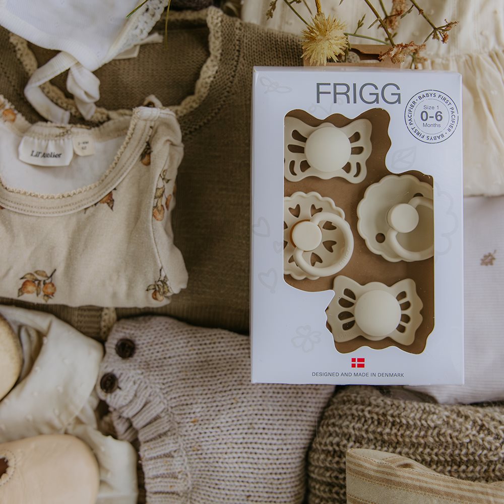 FRIGG ​​Baby's First pacifier​ 4-pack - Floral heart - Cream
